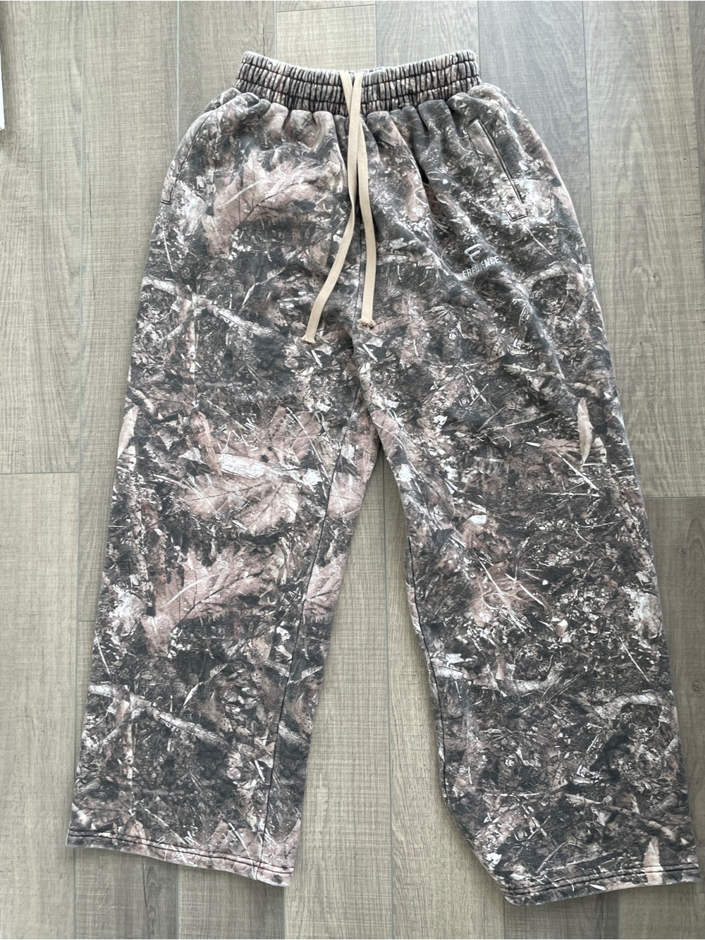 Oversized Camo Sweatpants Size S